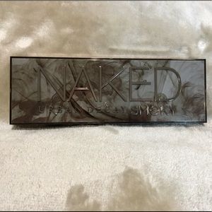 NWOT Urban Decay Naked Smoky Paltette